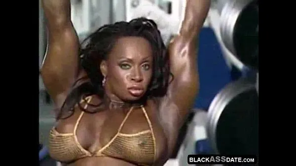 XXX Bodybuilder ebony modelling Filem hebat