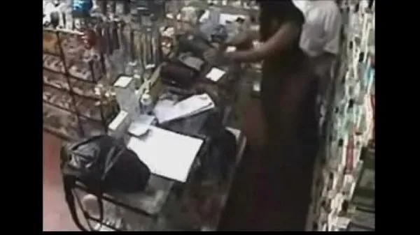 XXX Real ! Employee getting a Blowjob Behind the Counter skvělé filmy