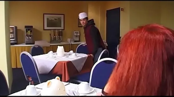 XXX Old woman fucks the young waiter and his friend skvělé filmy