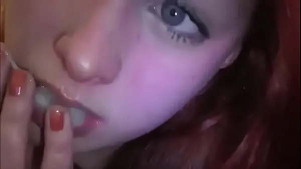 XXX Married redhead playing with cum in her mouth ภาพยนตร์เจ๋งๆ