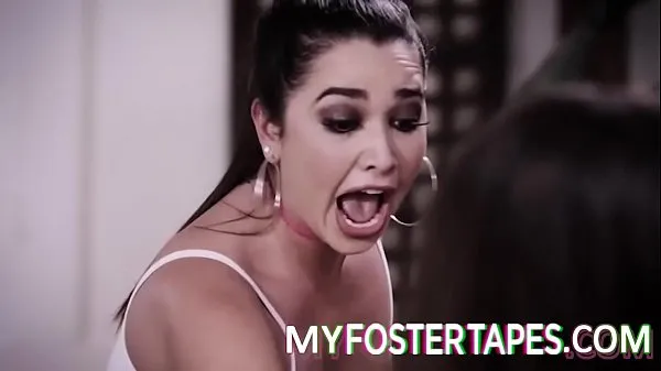 XXX Foster candidate Karlee Grey is excited to join her new family, but her new Foster Alison Rey, is not happy that her stepparents will be welcoming a new teenager into the house زبردست فلمیں