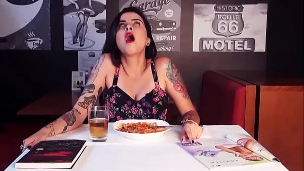 XXX Girl is Sexually Stimulated While Eating At Restaurant أفلام رائعة