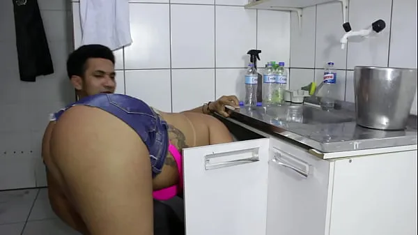 XXX The cocky plumber stuck the pipe in the ass of the naughty rabetão. Victoria Dias and Mr Rola coola filmer
