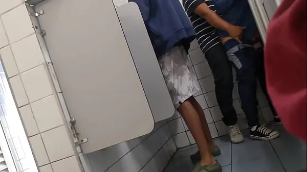 XXX fuck in the public bathroom siistiä elokuvaa