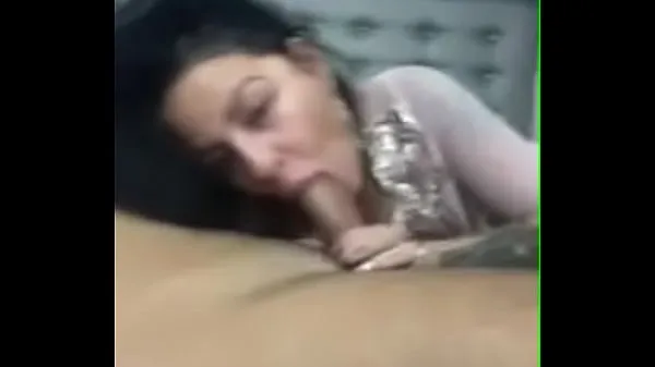XXX Busty brunette takes creamy facial εντυπωσιακές ταινίες