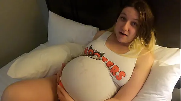 XXXPregnant Hooters waitress gives a customer a blow job and then gets creampied by her husband after she confesses about her adultery很酷的电影
