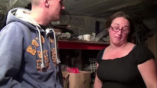 XXX HOLLYBOULE - Florence a bbw does a gang bang with amateurs in a cellar Phim hay