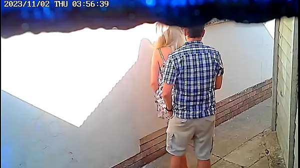 XXX Mutiges Paar beim öffentlichen Ficken vor CCTV-Kamera erwischtcoole Filme